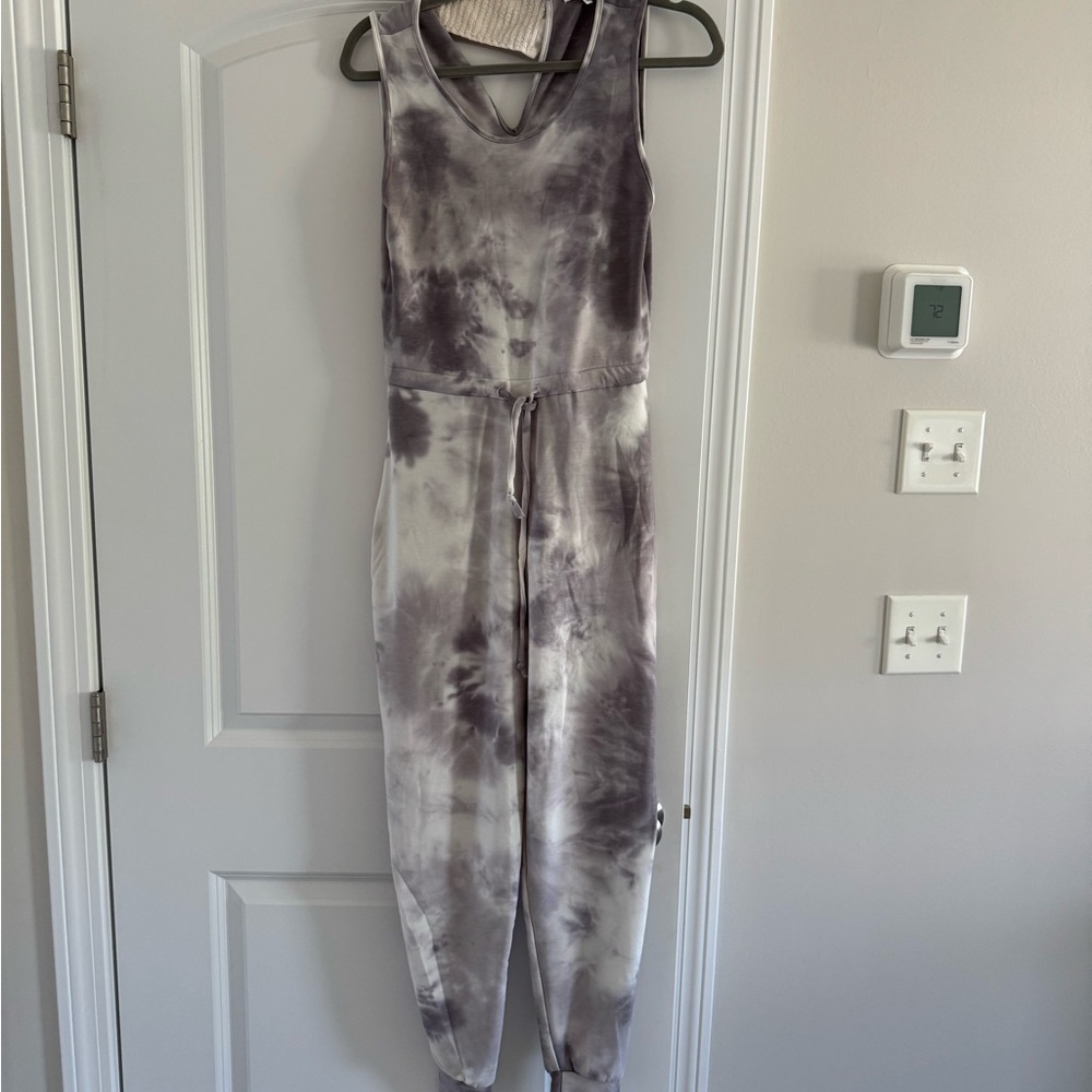 Anistar Women's Gray and White Tie-Dye Jumpsuit Size: Small